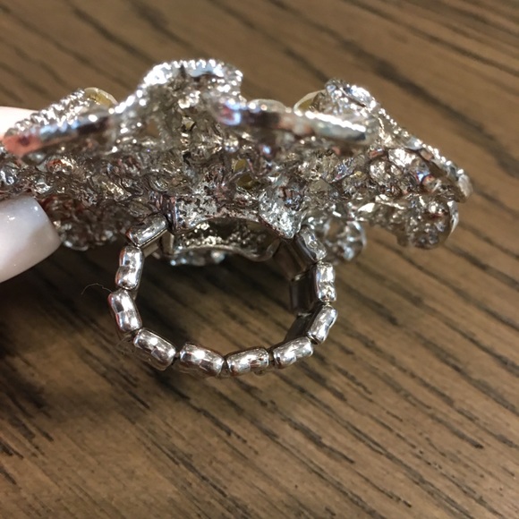 Women's Glistening Rhinestone Stretch Ring - Picture 6 of 7